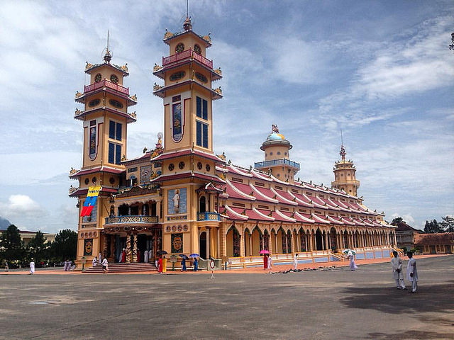 Top 6 beautiful temples in Saigon that you should visit Cao Dai Temple