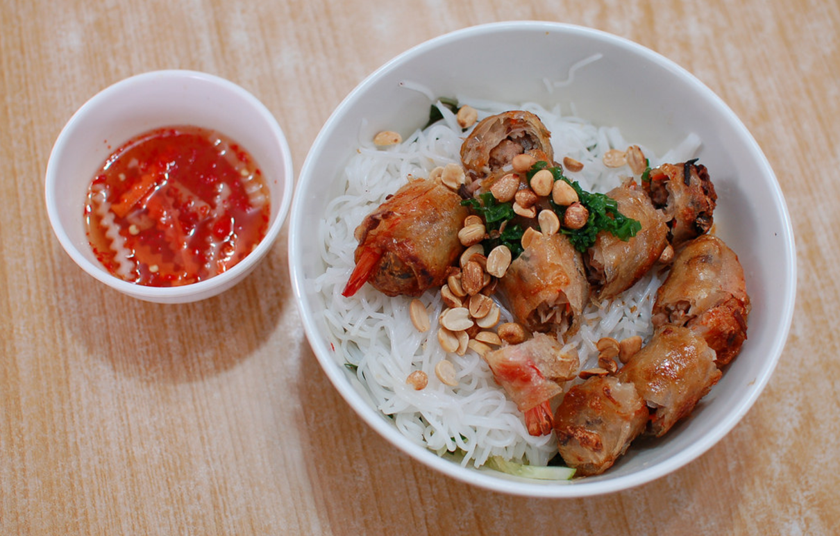Top Must-eat Ddishes & Dining Spots In Saigon for Foodies