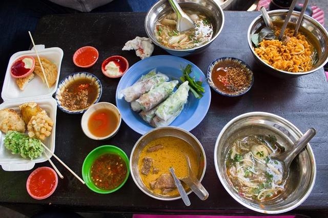 11 famous alleys for food lovers in Sai Gon