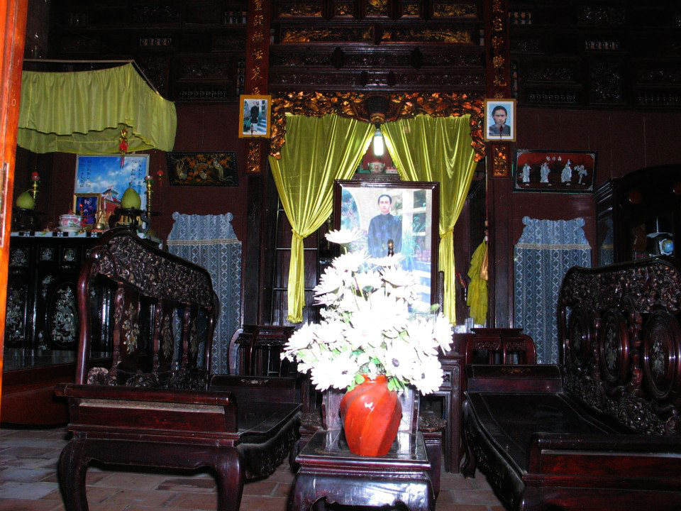 Mekong Delta Homestay A sample of altar in Mekong Delta