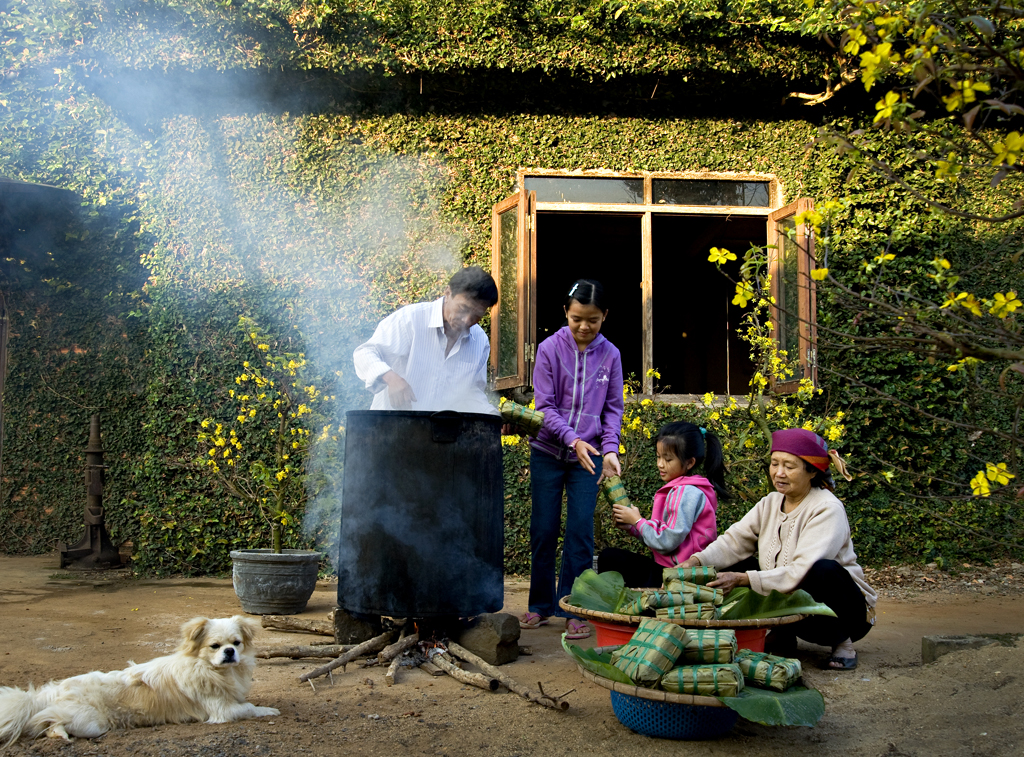 TET Lunar New Year 2019 in Vietnam cooking Chung Cake