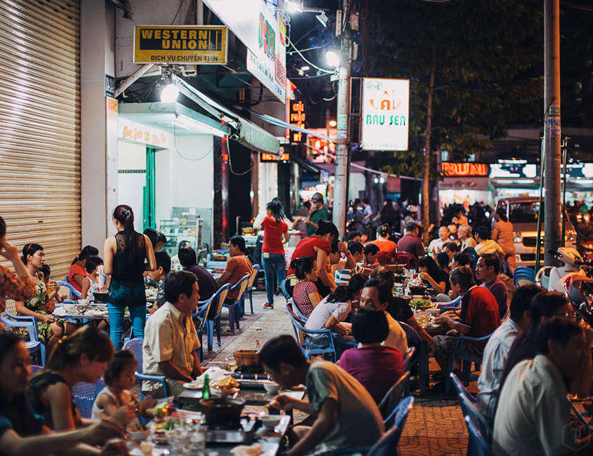 Things to do in Saigon at night - Vietnamese streetfood