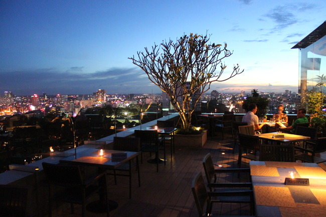Top 5 rooftop bars in Saigon Shri Restaurant & Lounge