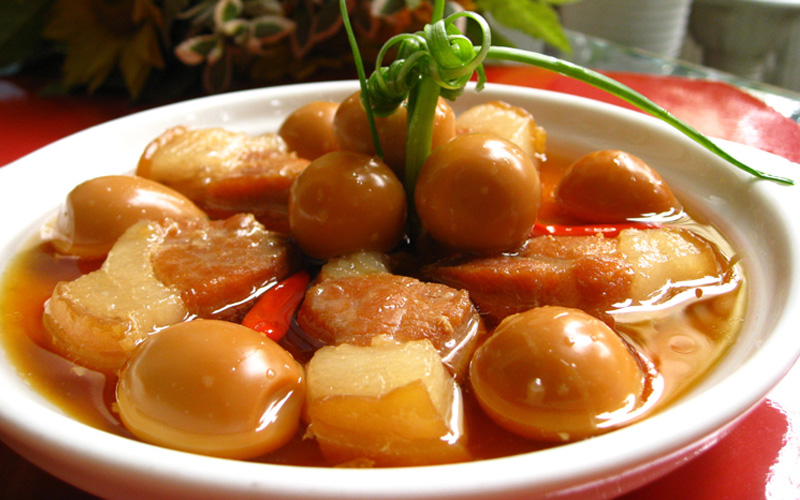 What Vietnamese traditional food that local people eat during Tet holiday