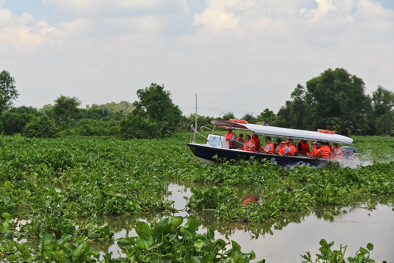 Cu Chi Tunnel Ben Duoc area completely travel guide water boat