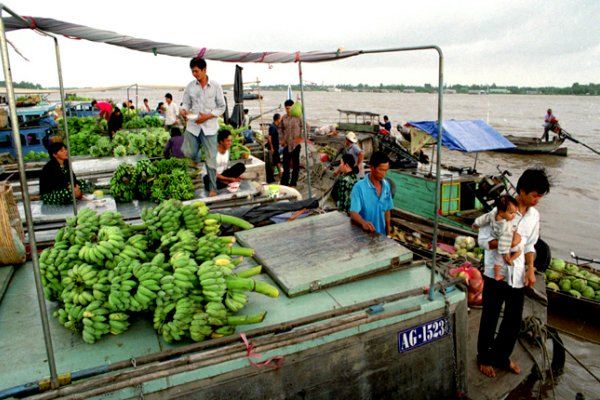 mekong delta floating markets long xuyen floating market