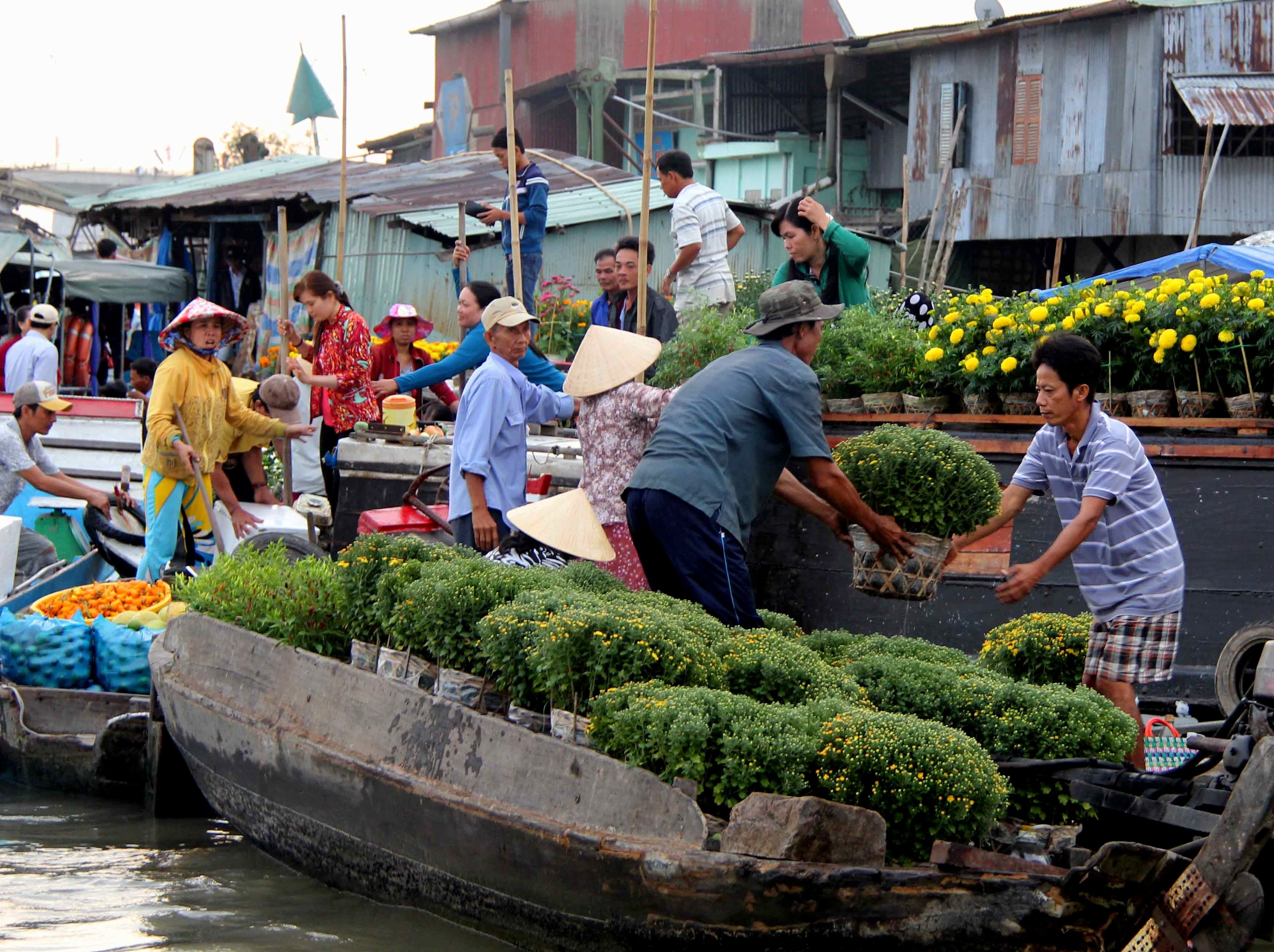 boating village mekong delta