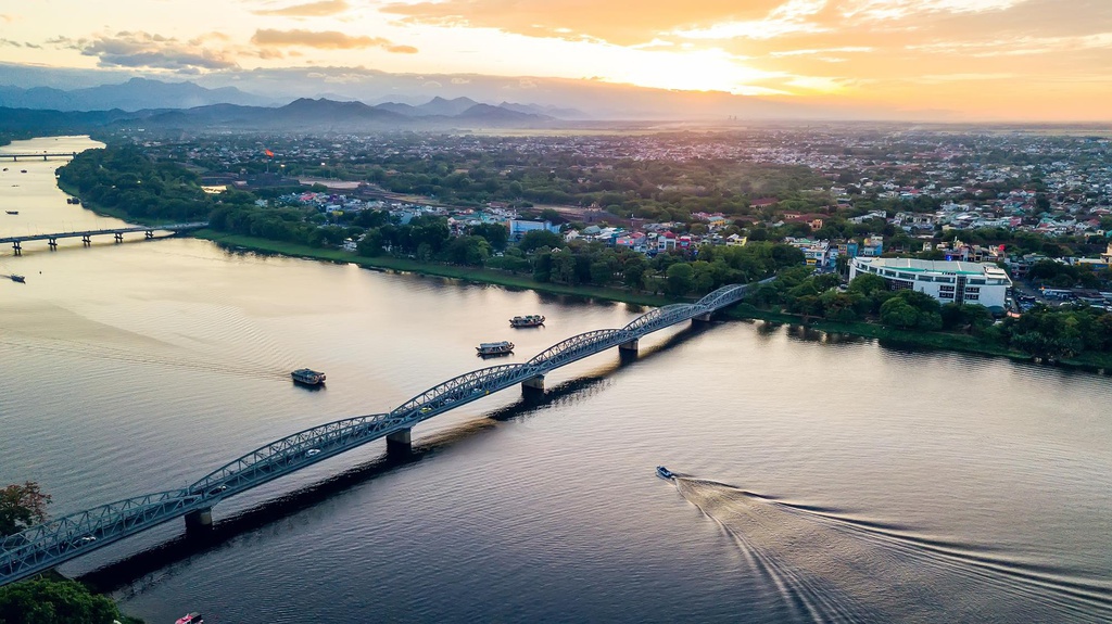 4 favorite spots to enjoy the alluring view of Huong River