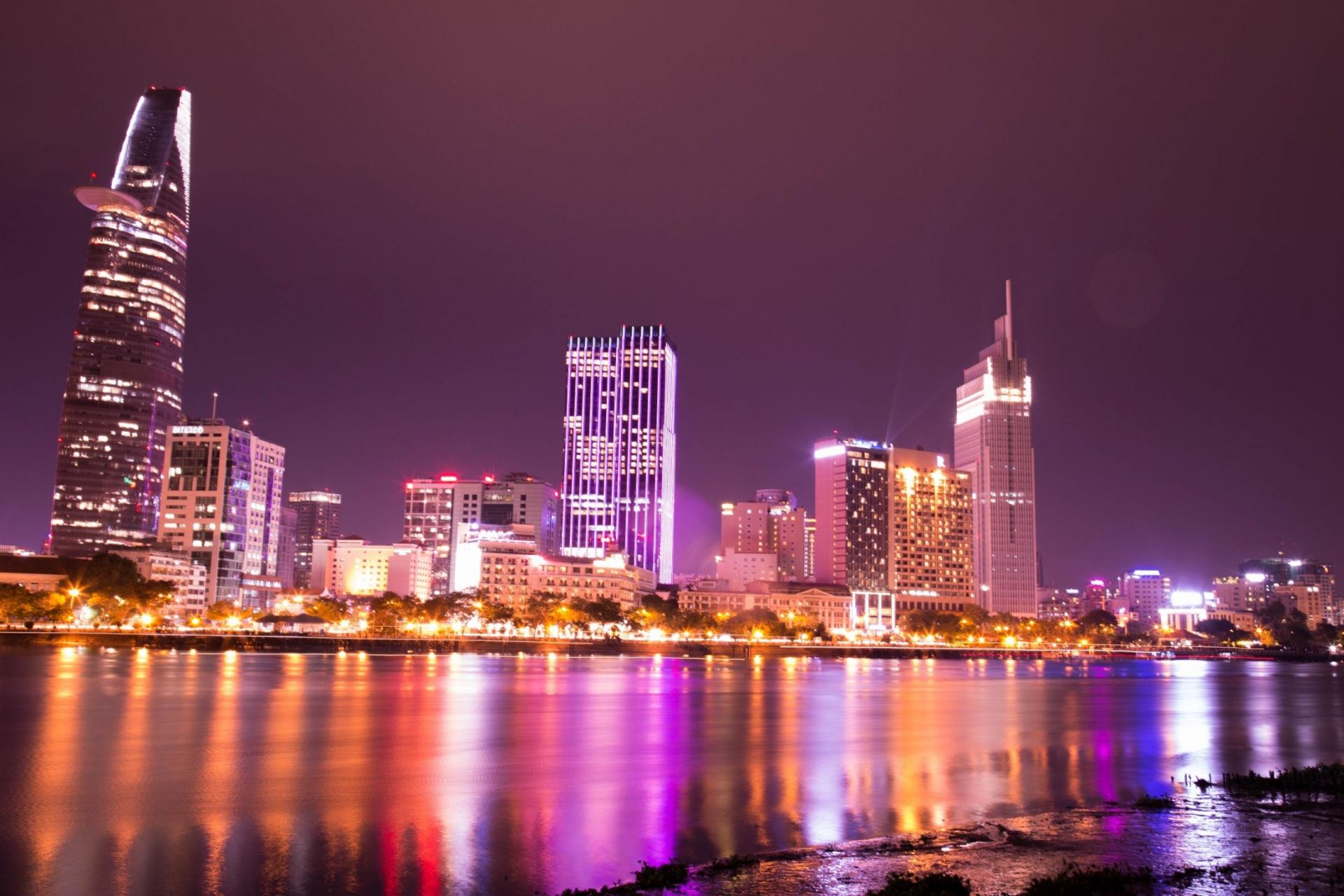 sai-gon-ho-chi-minh-city-at-night