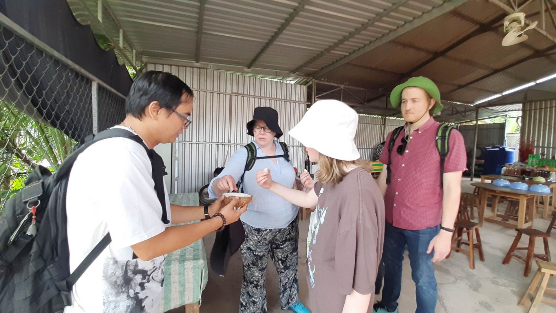 /upload/2022/tasting-coconut-foods---mekong-delta-1-day-tour---innoviet-travel.jpg