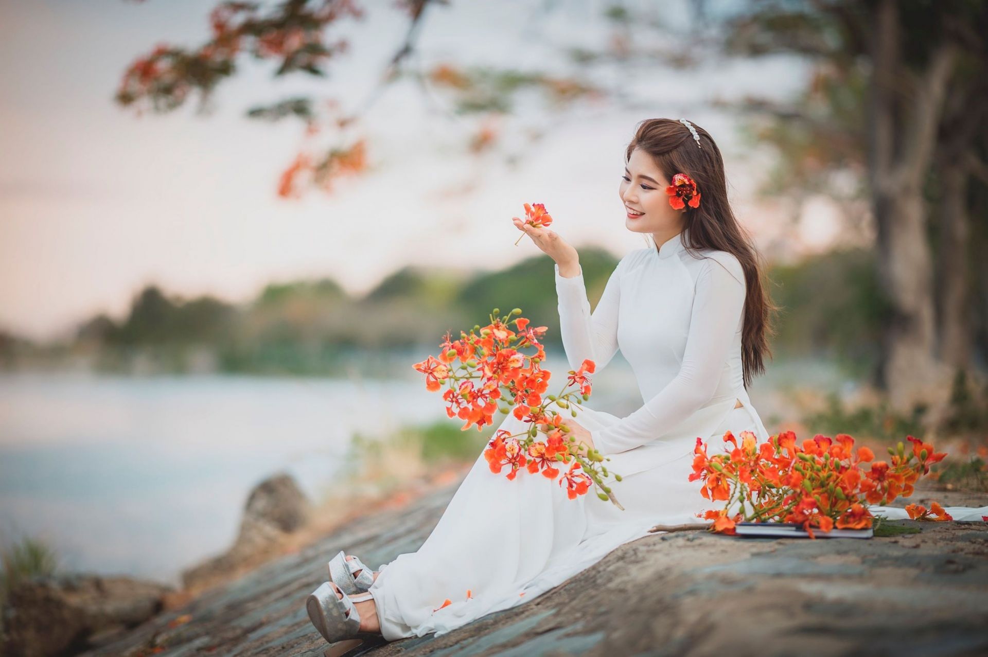 Discover The Beauty Of Traditional Vietnamese Costumes - Ao Dai On Tet ...