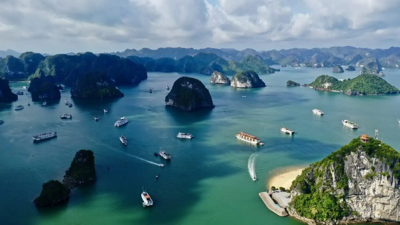 Travel Tips for an Unforgettable Ha Long Bay Adventure: Cruise, Caves, and Kayaking