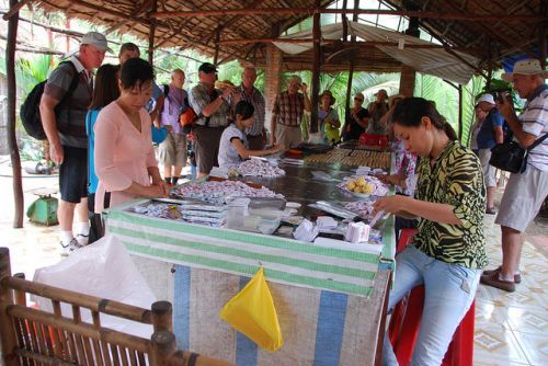 touristrap-coconut-candy-mekong-delta