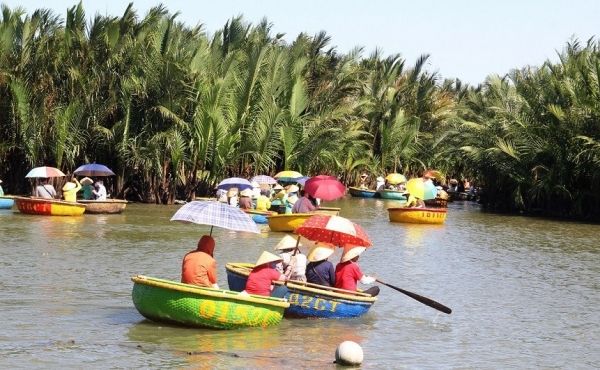 Bay Mau Coconut Forest in Hoi An: war-time shelter turns tourism hotspot