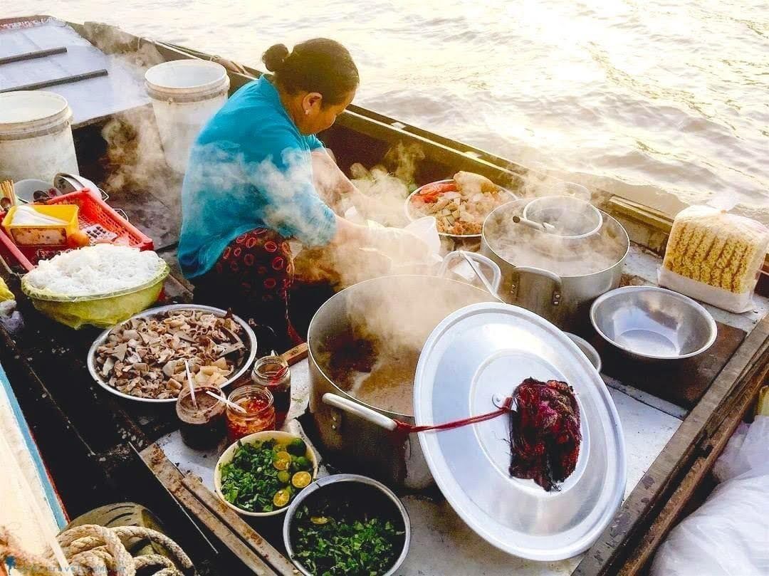 mekong-life---floating-market---innoviet-travel