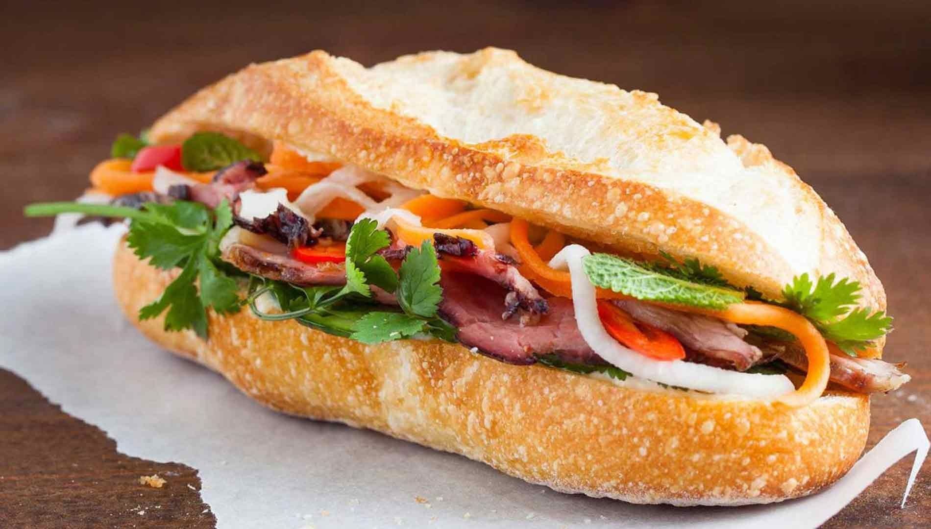 sg-foodtour---banh-mi---innoviet-travel