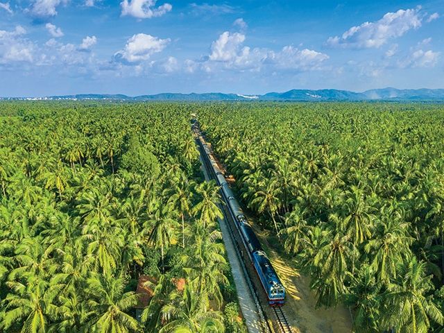 vn-train---binh-dinh---innoviet-travel