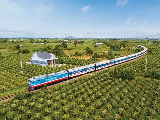 vn-train---ninh-thuan---innoviet-travel