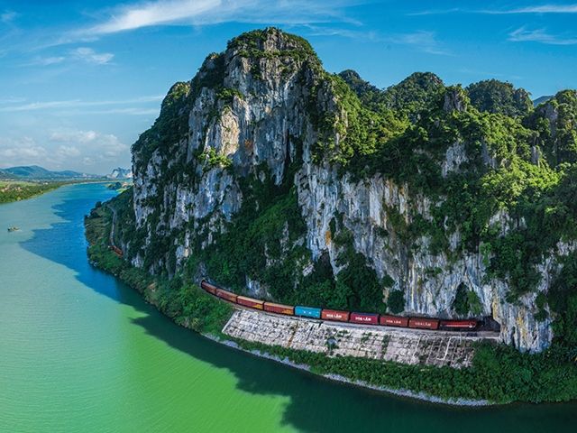 vn-train---quang-binh---innoviet-travel