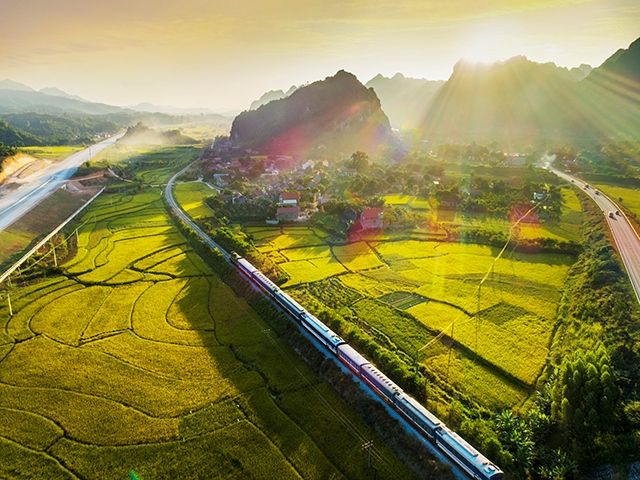 vn-train---through-vn-heart---innoviet-travel