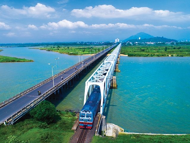 vn-train---through-vn-heart-3---innoviet-travel