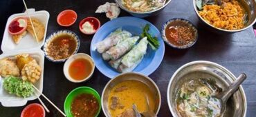 11 famous alleys for food lovers in Sai Gon