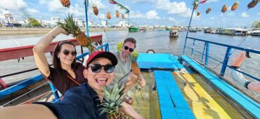 Best Family & Group Photo Poses For Your Memorable Mekong Delta Trip